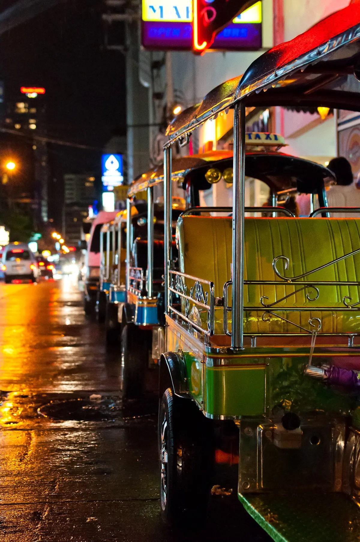 Tuk-tuks lined up on Sukhumvit Soi 11