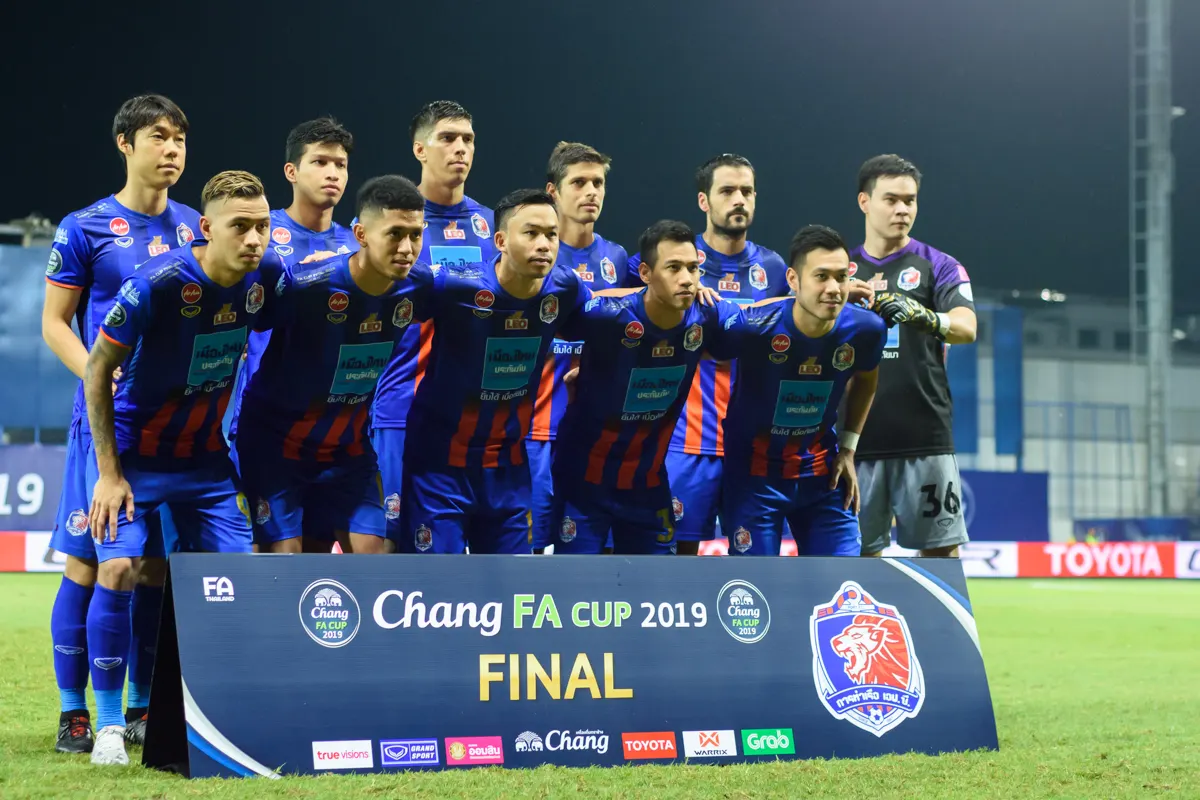 Port FC players line up before the 2019 Thai FA Cup final
